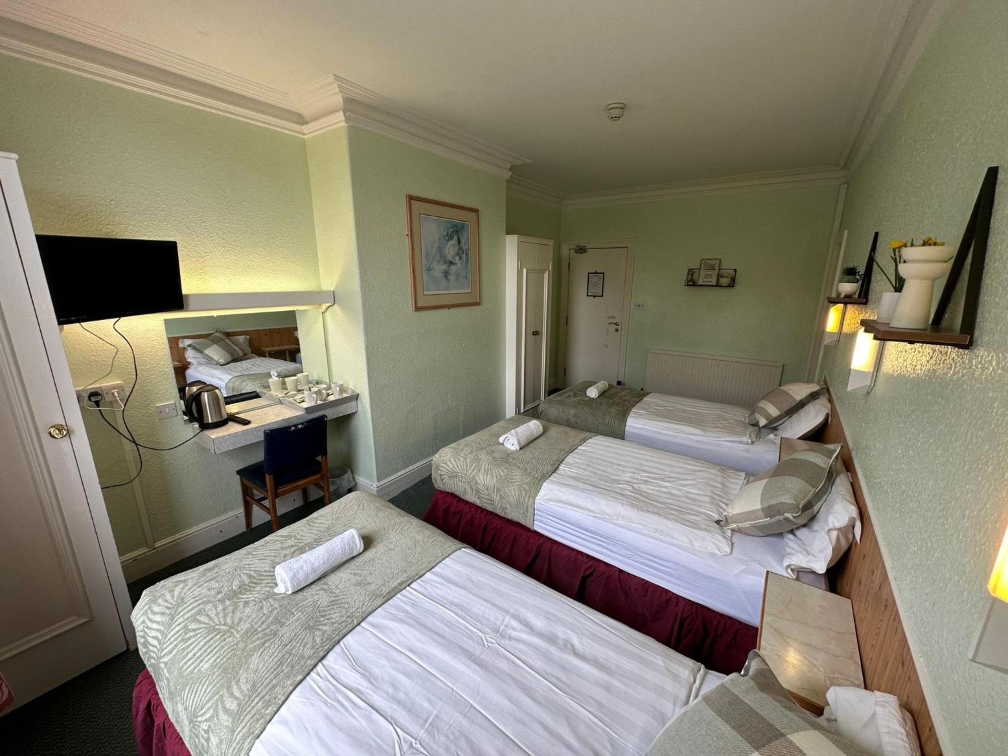 Green Gables Hotel سكرابورو الغرفة الصورة