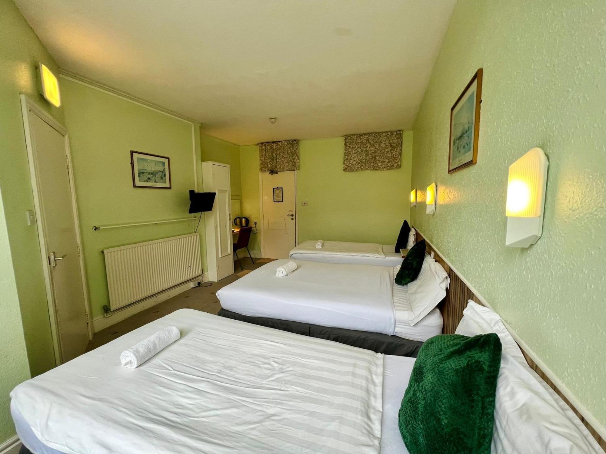 Green Gables Hotel سكرابورو الغرفة الصورة