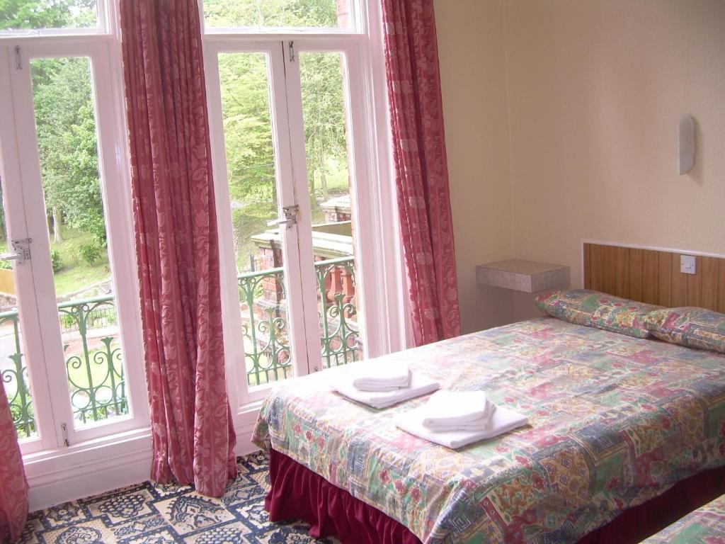 Green Gables Hotel سكرابورو الغرفة الصورة